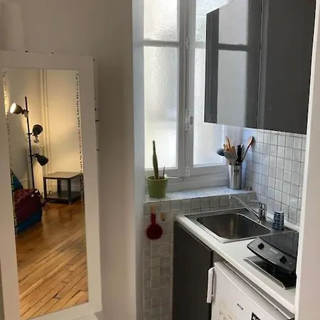 16e Apartment *